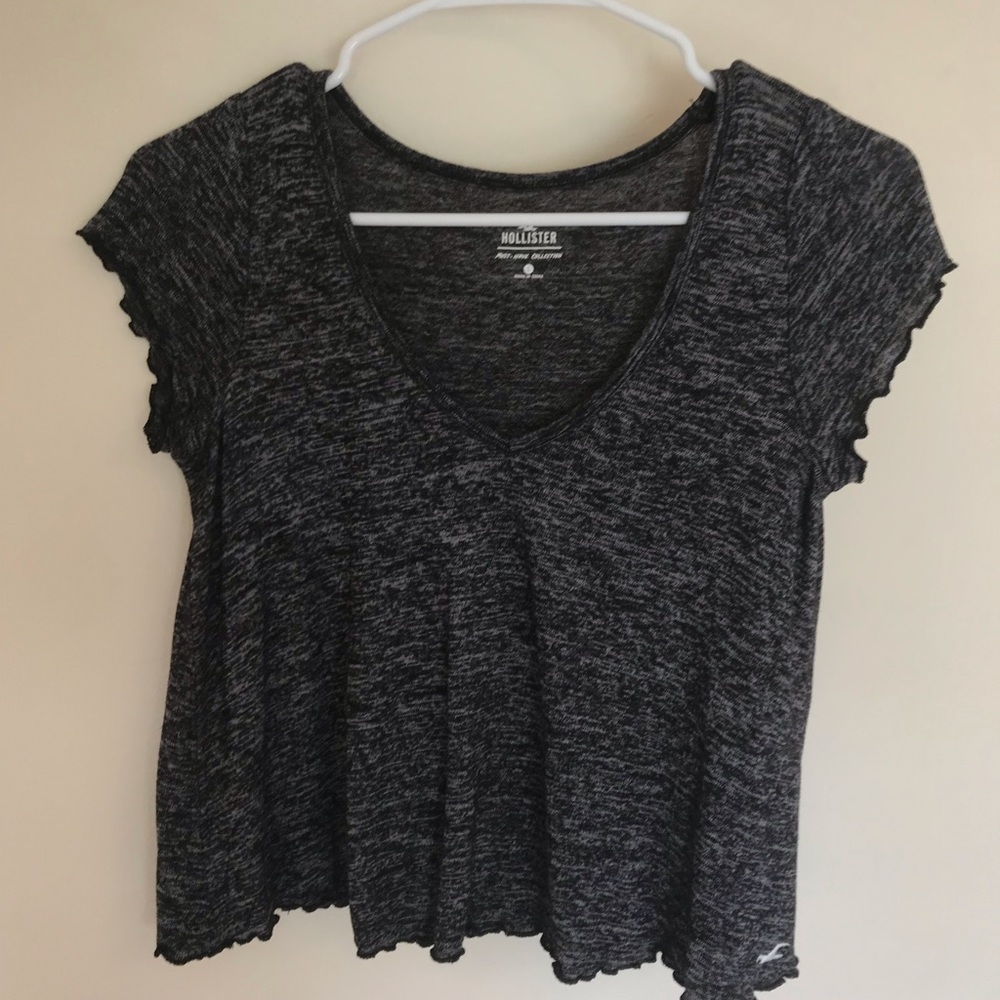 hollister grey cropped v neck
